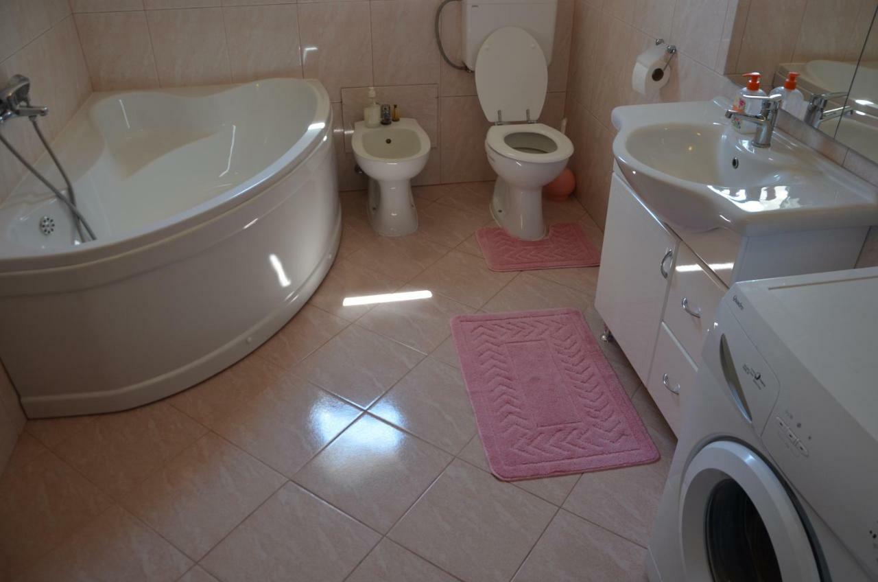 Ema & Sea Apartment'S With Free Private Parking Pula Exterior foto